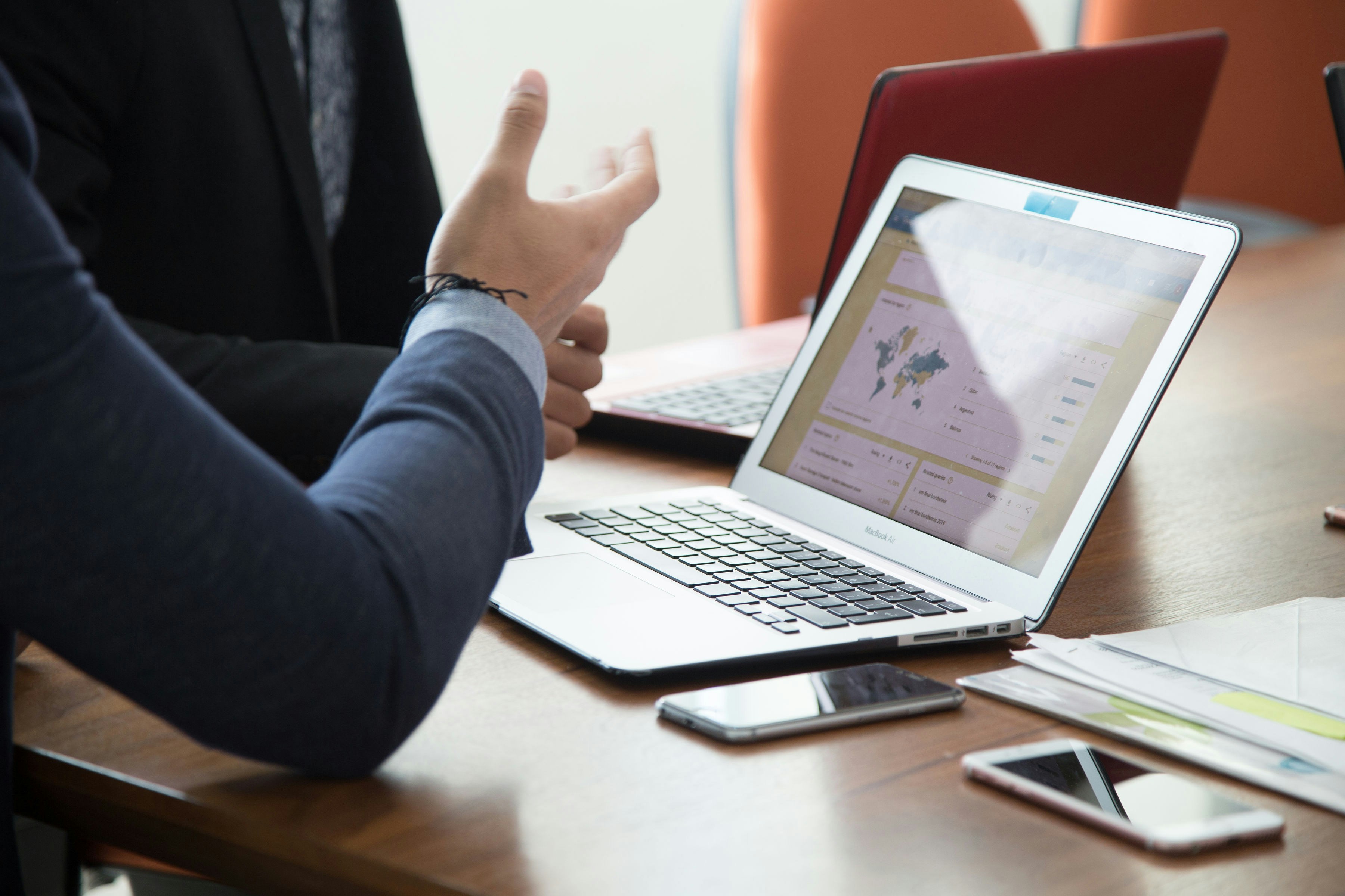 Fusiones & Adquisiciones - Imagen profesional representando servicios de M&A